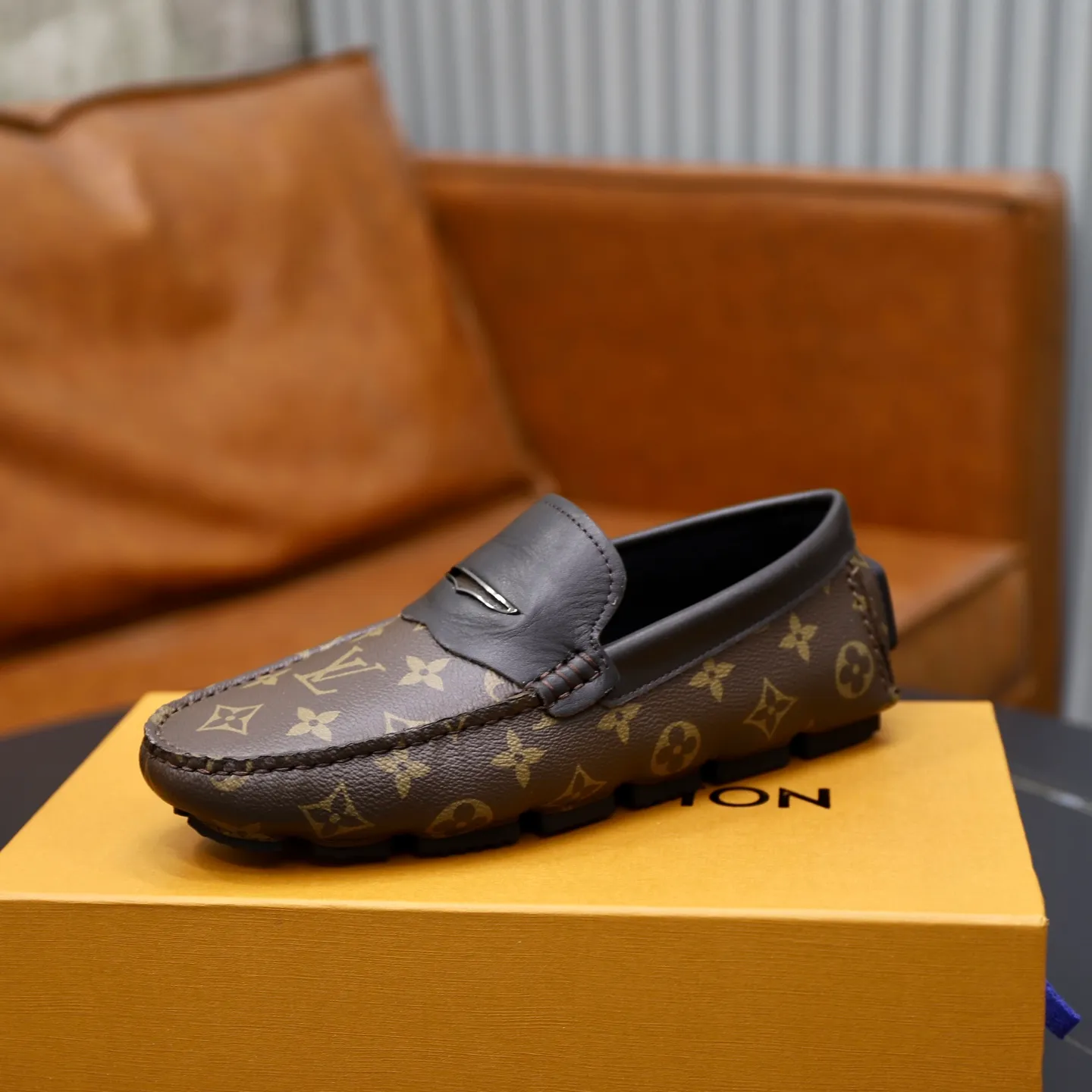 Ex-factory price: 480💰【LV】Louis Vuitton ⚠️High-end men’s driving and pedal series ⚠️38-44 (customized for 45) ⚠️All original cowhide leather! Thick and soft! Made entirely of calfskin lining! Rubber sheet anti-slip beanie sole! Three-dimensional package technology! Fashionable and classic! Handicrafts! Original high quality! Feel free to compare!